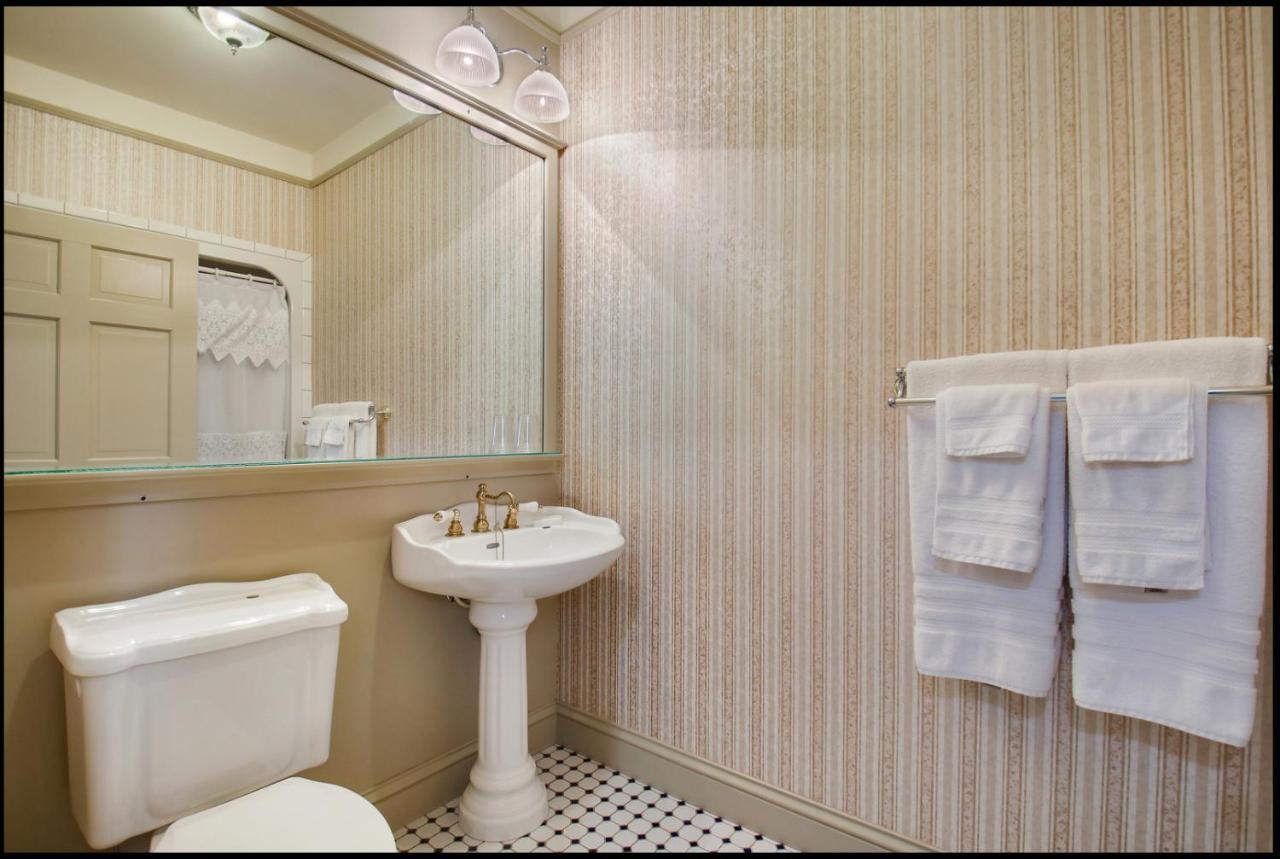 Carnegie Hall Boutique Hotel Ladysmith Exteriör bild