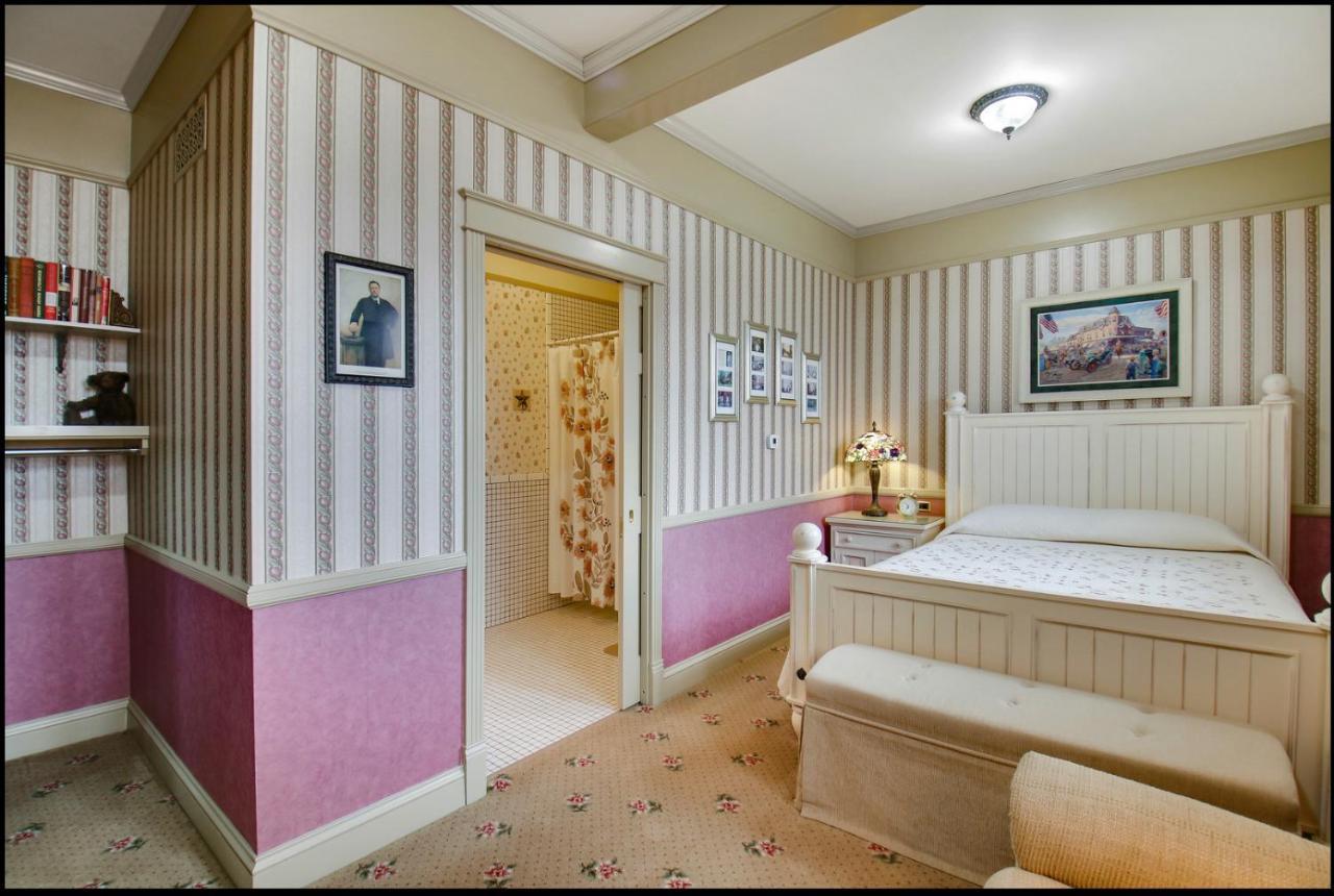 Carnegie Hall Boutique Hotel Ladysmith Exteriör bild
